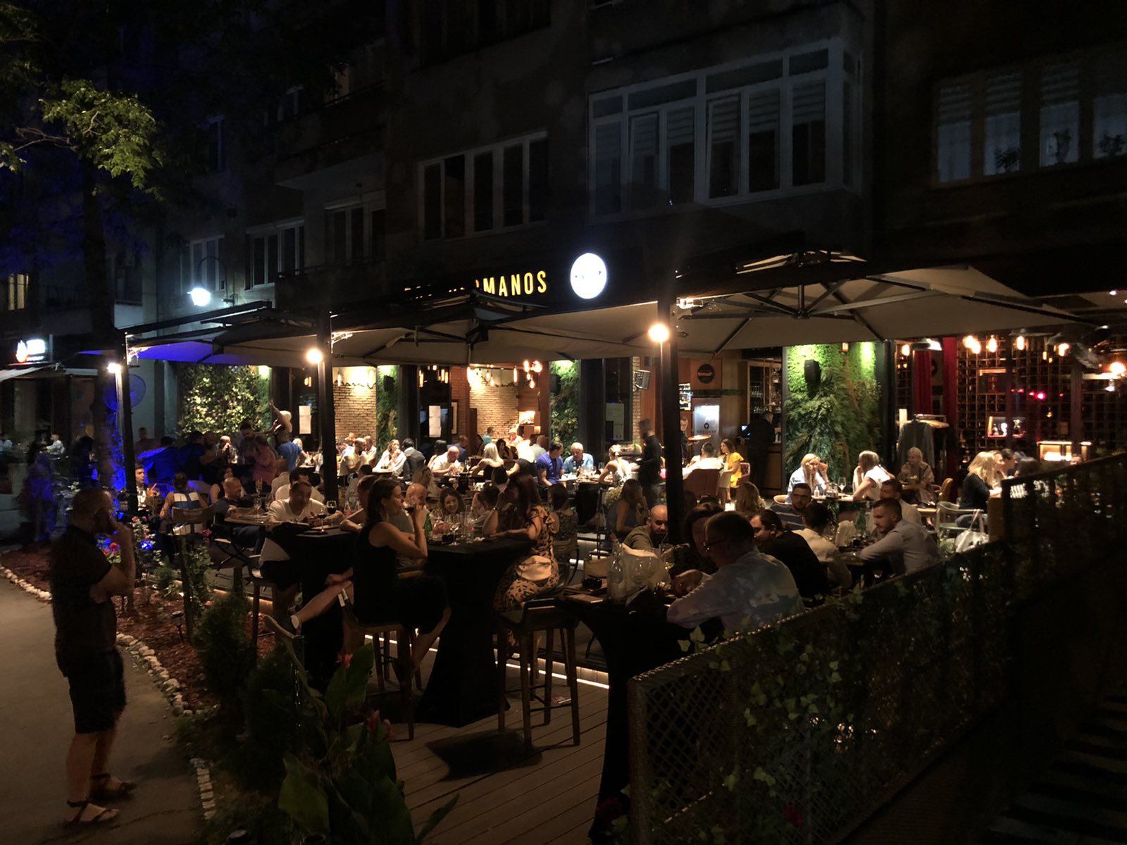 Počela je čarolija: Druga festivalska noć u restoranu Dos Hermanos uz vinariju Galić
